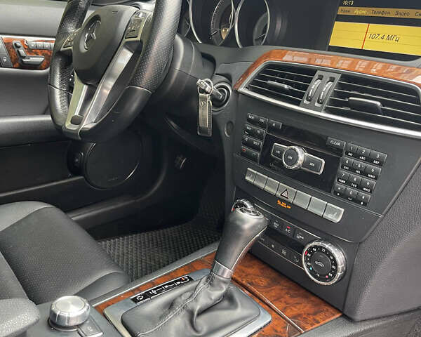 Черный Мерседес Ц-Класс, объемом двигателя 3 л и пробегом 105 тыс. км за 11555 $, фото 29 на Automoto.ua