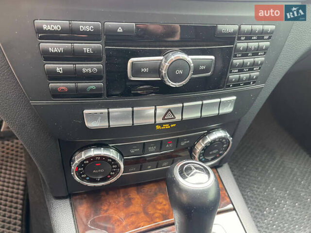 Чорний Мерседес Ц-Клас, об'ємом двигуна 3 л та пробігом 105 тис. км за 13000 $, фото 29 на Automoto.ua