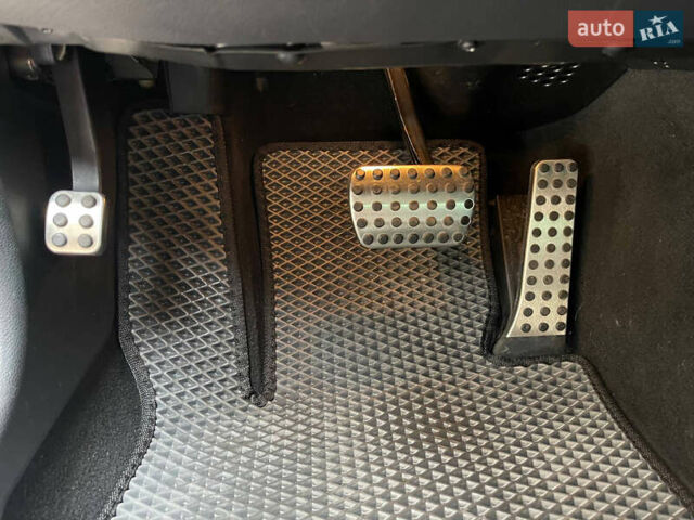 Черный Мерседес Ц-Класс, объемом двигателя 3 л и пробегом 105 тыс. км за 12000 $, фото 62 на Automoto.ua