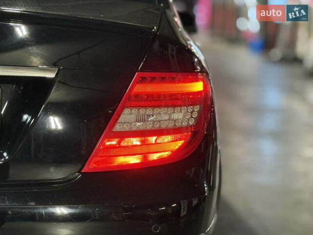 Чорний Мерседес Ц-Клас, об'ємом двигуна 1.8 л та пробігом 280 тис. км за 11999 $, фото 26 на Automoto.ua