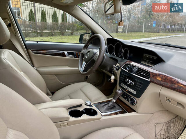 Чорний Мерседес Ц-Клас, об'ємом двигуна 1.8 л та пробігом 135 тис. км за 9900 $, фото 10 на Automoto.ua