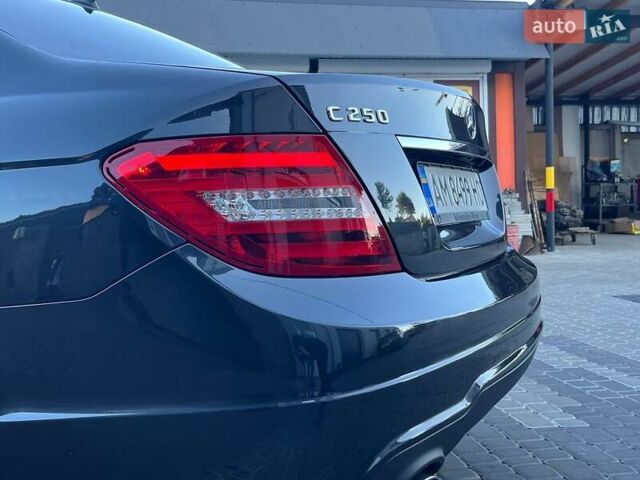 Черный Мерседес Ц-Класс, объемом двигателя 1.8 л и пробегом 243 тыс. км за 10900 $, фото 8 на Automoto.ua