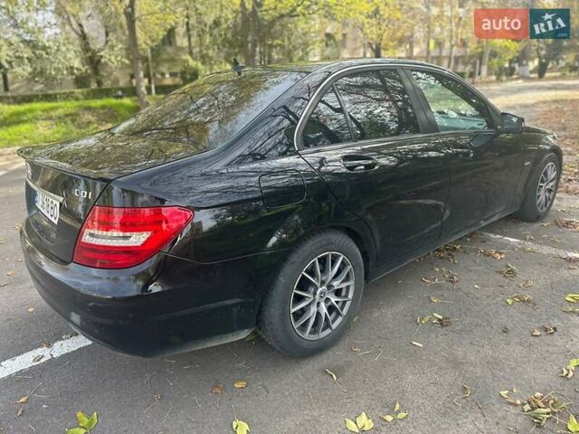 Черный Мерседес Ц-Класс, объемом двигателя 2.14 л и пробегом 205 тыс. км за 10500 $, фото 5 на Automoto.ua
