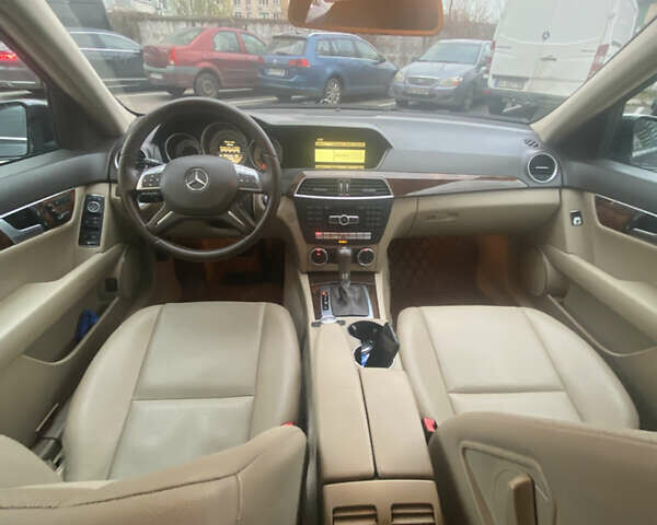 Чорний Мерседес Ц-Клас, об'ємом двигуна 3 л та пробігом 232 тис. км за 12800 $, фото 12 на Automoto.ua