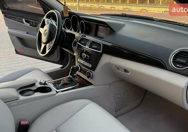 Мерседес Ц-Класс 2012 в Тернополе на Automoto.ua Черный Мерседес Ц-Класс, объемом двигателя 1.8 л и пробегом 174 тыс. км за 11999 $, фото 33 на Automoto.ua