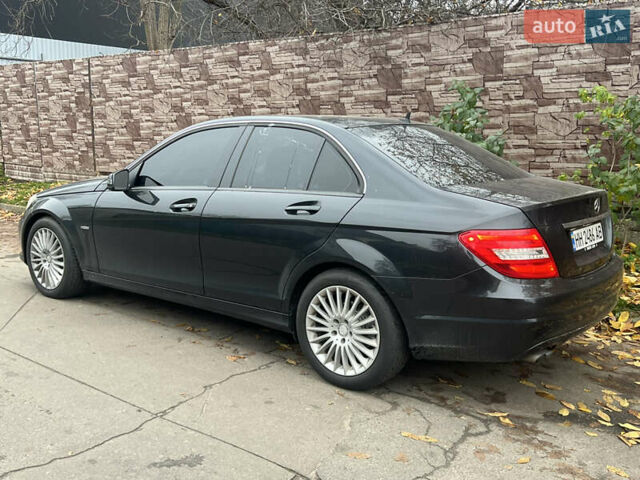 Черный Мерседес Ц-Класс, объемом двигателя 2.2 л и пробегом 196 тыс. км за 12800 $, фото 3 на Automoto.ua