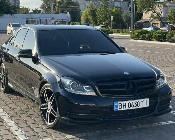 Черный Мерседес Ц-Класс, объемом двигателя 3 л и пробегом 160 тыс. км за 13300 $, фото 1 на Automoto.ua