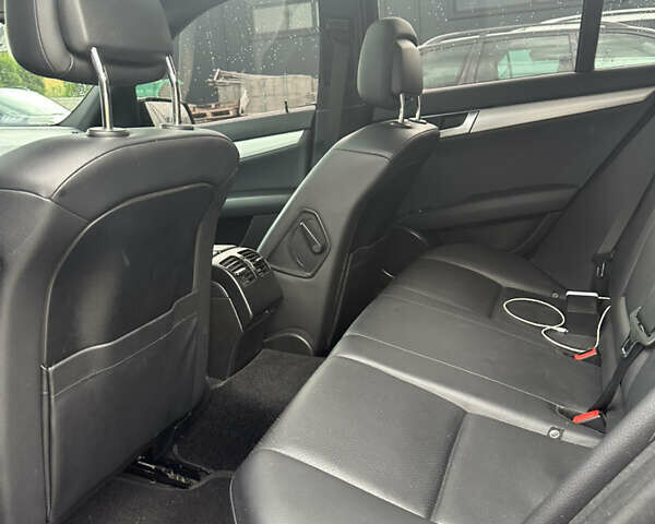 Чорний Мерседес Ц-Клас, об'ємом двигуна 1.8 л та пробігом 159 тис. км за 11500 $, фото 10 на Automoto.ua