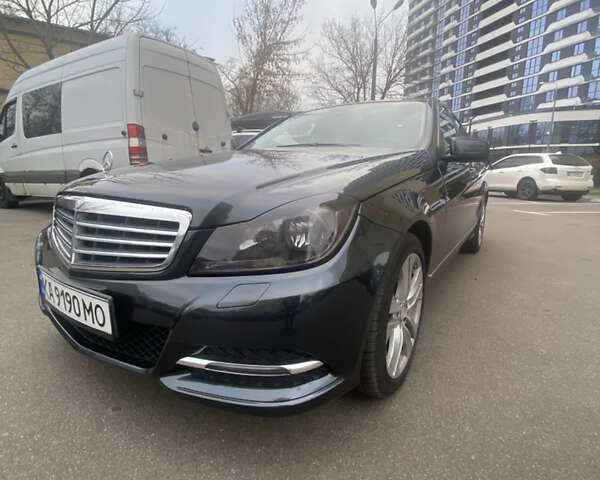Чорний Мерседес Ц-Клас, об'ємом двигуна 3 л та пробігом 232 тис. км за 12800 $, фото 11 на Automoto.ua