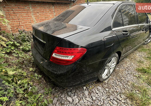 Черный Мерседес Ц-Класс, объемом двигателя 1.8 л и пробегом 189 тыс. км за 5100 $, фото 12 на Automoto.ua