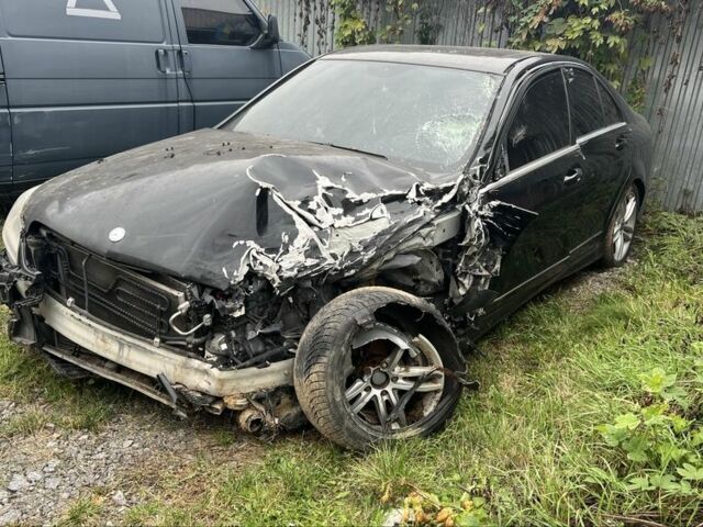 Черный Мерседес Ц-Класс, объемом двигателя 1.8 л и пробегом 189 тыс. км за 5500 $, фото 1 на Automoto.ua