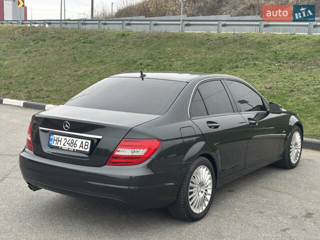 Черный Мерседес Ц-Класс, объемом двигателя 2.14 л и пробегом 195 тыс. км за 15000 $, фото 3 на Automoto.ua