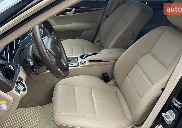 Чорний Мерседес Ц-Клас, об'ємом двигуна 1.8 л та пробігом 270 тис. км за 11700 $, фото 10 на Automoto.ua