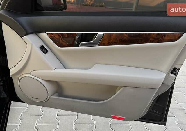 Мерседес Ц-Класс 2012 в Тернополе на Automoto.ua Черный Мерседес Ц-Класс, объемом двигателя 1.8 л и пробегом 174 тыс. км за 11999 $, фото 31 на Automoto.ua