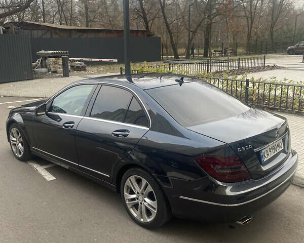 Чорний Мерседес Ц-Клас, об'ємом двигуна 3 л та пробігом 232 тис. км за 12800 $, фото 5 на Automoto.ua