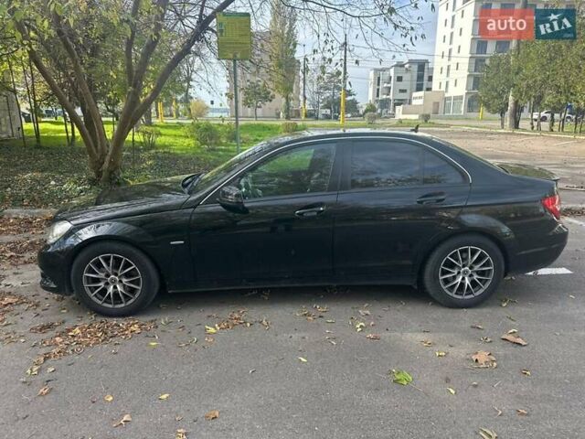 Черный Мерседес Ц-Класс, объемом двигателя 2.14 л и пробегом 205 тыс. км за 10500 $, фото 3 на Automoto.ua