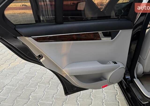 Мерседес Ц-Класс 2012 в Тернополе на Automoto.ua Черный Мерседес Ц-Класс, объемом двигателя 1.8 л и пробегом 174 тыс. км за 11999 $, фото 24 на Automoto.ua