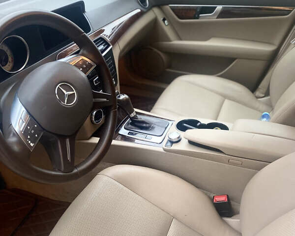 Чорний Мерседес Ц-Клас, об'ємом двигуна 3 л та пробігом 232 тис. км за 12800 $, фото 29 на Automoto.ua