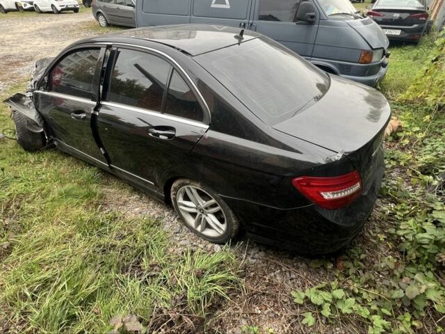 Черный Мерседес Ц-Класс, объемом двигателя 1.8 л и пробегом 189 тыс. км за 5500 $, фото 2 на Automoto.ua