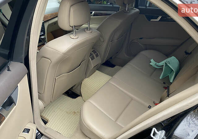 Чорний Мерседес Ц-Клас, об'ємом двигуна 1.8 л та пробігом 270 тис. км за 11700 $, фото 11 на Automoto.ua