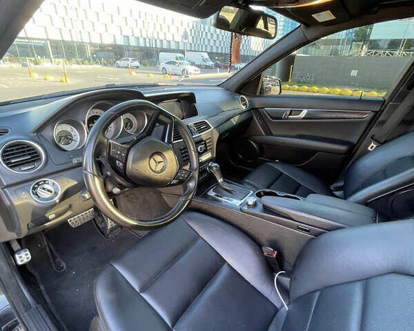 Черный Мерседес Ц-Класс, объемом двигателя 3 л и пробегом 160 тыс. км за 13300 $, фото 6 на Automoto.ua