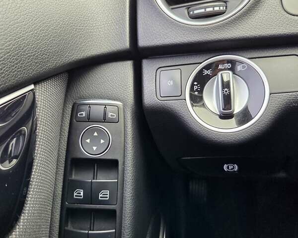 Черный Мерседес Ц-Класс, объемом двигателя 2.14 л и пробегом 190 тыс. км за 11700 $, фото 15 на Automoto.ua