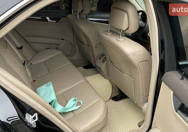 Чорний Мерседес Ц-Клас, об'ємом двигуна 1.8 л та пробігом 270 тис. км за 11700 $, фото 8 на Automoto.ua