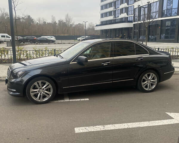 Чорний Мерседес Ц-Клас, об'ємом двигуна 3 л та пробігом 232 тис. км за 12800 $, фото 6 на Automoto.ua