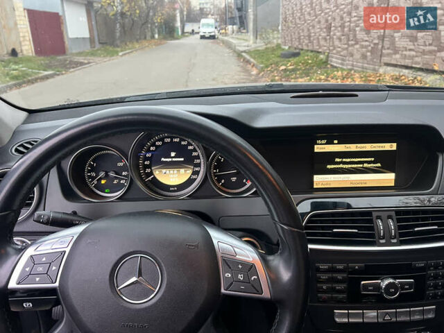Черный Мерседес Ц-Класс, объемом двигателя 2.2 л и пробегом 196 тыс. км за 12800 $, фото 9 на Automoto.ua
