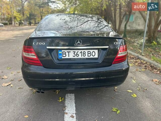 Черный Мерседес Ц-Класс, объемом двигателя 2.14 л и пробегом 205 тыс. км за 10500 $, фото 6 на Automoto.ua