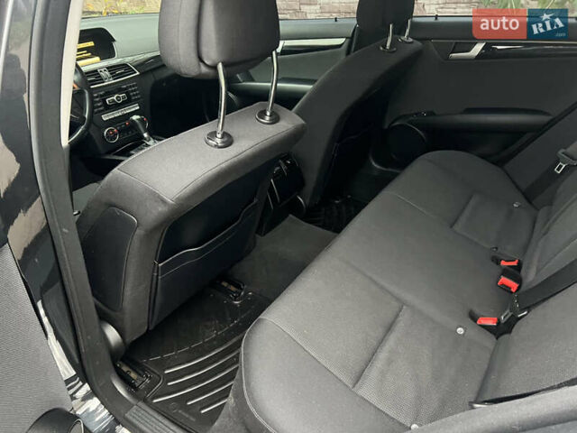 Черный Мерседес Ц-Класс, объемом двигателя 2.2 л и пробегом 196 тыс. км за 12800 $, фото 11 на Automoto.ua