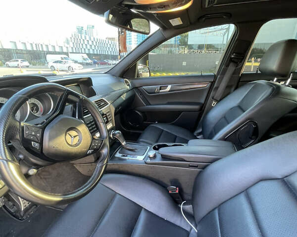 Черный Мерседес Ц-Класс, объемом двигателя 3 л и пробегом 160 тыс. км за 13300 $, фото 7 на Automoto.ua