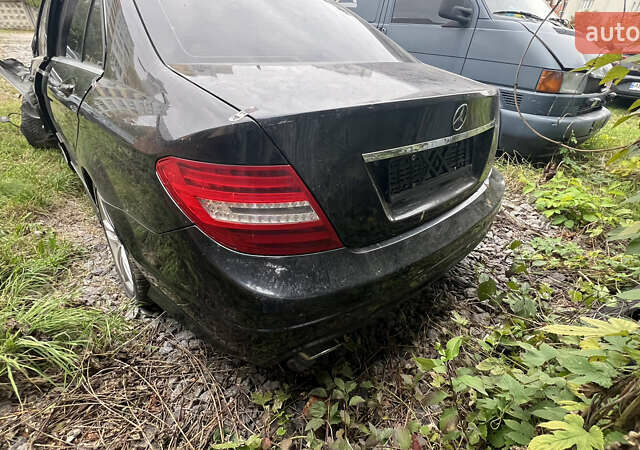 Черный Мерседес Ц-Класс, объемом двигателя 1.8 л и пробегом 189 тыс. км за 5100 $, фото 2 на Automoto.ua