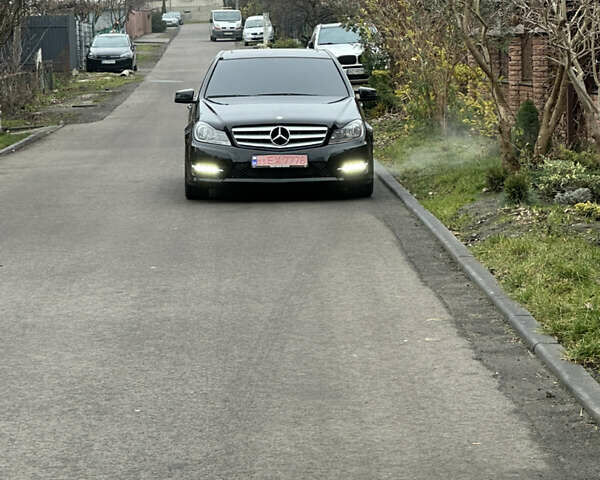 Чорний Мерседес Ц-Клас, об'ємом двигуна 1.8 л та пробігом 159 тис. км за 11500 $, фото 14 на Automoto.ua