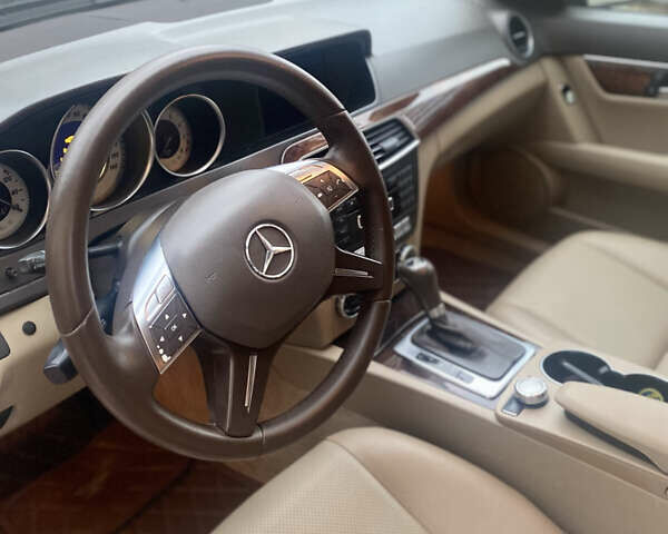 Чорний Мерседес Ц-Клас, об'ємом двигуна 3 л та пробігом 232 тис. км за 12800 $, фото 30 на Automoto.ua