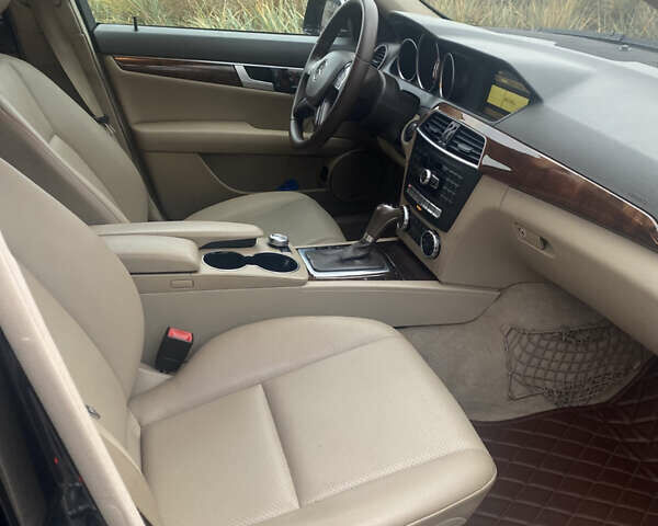 Чорний Мерседес Ц-Клас, об'ємом двигуна 3 л та пробігом 232 тис. км за 12800 $, фото 39 на Automoto.ua