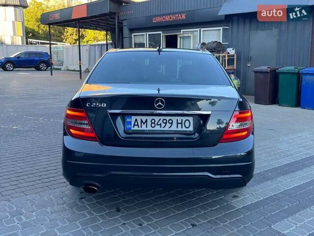 Черный Мерседес Ц-Класс, объемом двигателя 1.8 л и пробегом 243 тыс. км за 10900 $, фото 3 на Automoto.ua