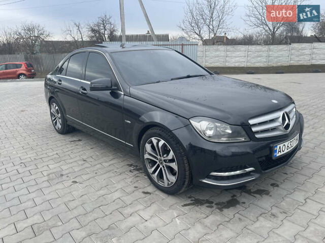 Чорний Мерседес Ц-Клас, об'ємом двигуна 2.14 л та пробігом 295 тис. км за 11200 $, фото 9 на Automoto.ua