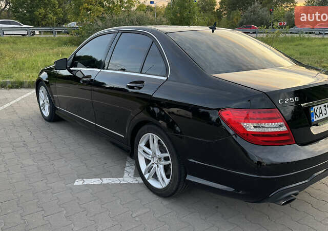 Черный Мерседес Ц-Класс, объемом двигателя 1.8 л и пробегом 249 тыс. км за 11500 $, фото 2 на Automoto.ua