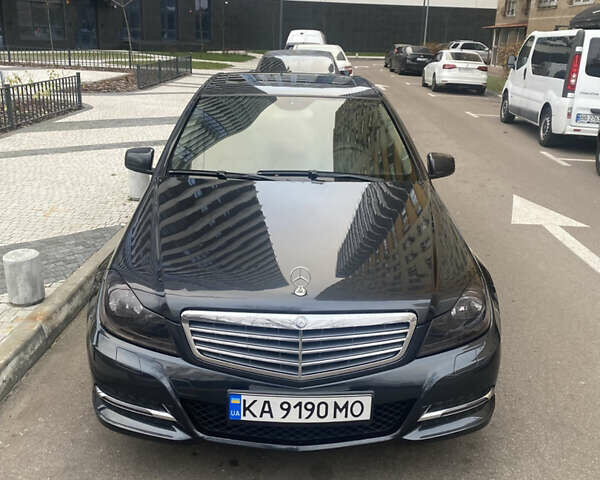 Чорний Мерседес Ц-Клас, об'ємом двигуна 3 л та пробігом 232 тис. км за 12800 $, фото 2 на Automoto.ua