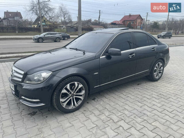 Чорний Мерседес Ц-Клас, об'ємом двигуна 2.14 л та пробігом 295 тис. км за 11200 $, фото 3 на Automoto.ua