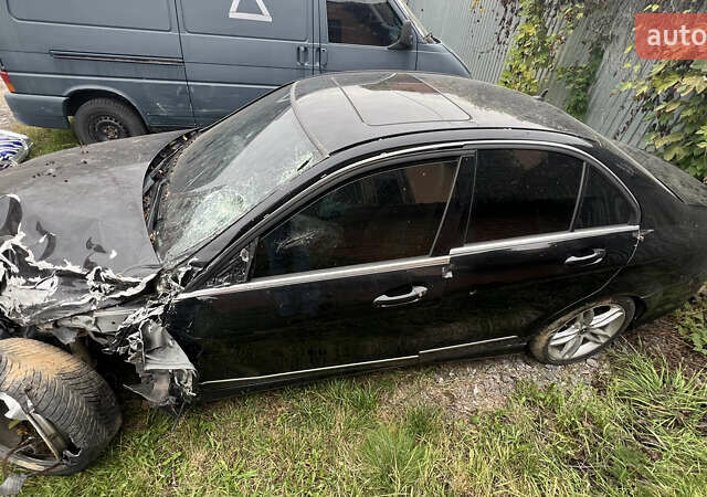 Черный Мерседес Ц-Класс, объемом двигателя 1.8 л и пробегом 189 тыс. км за 5100 $, фото 3 на Automoto.ua