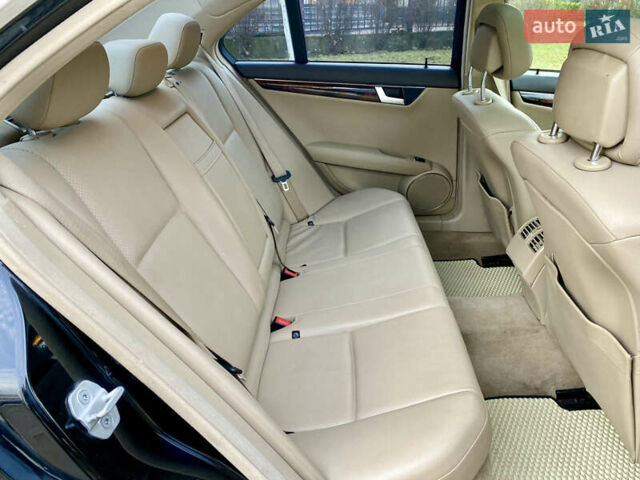 Чорний Мерседес Ц-Клас, об'ємом двигуна 1.8 л та пробігом 135 тис. км за 9900 $, фото 11 на Automoto.ua