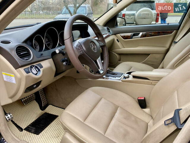 Чорний Мерседес Ц-Клас, об'ємом двигуна 1.8 л та пробігом 135 тис. км за 9900 $, фото 12 на Automoto.ua