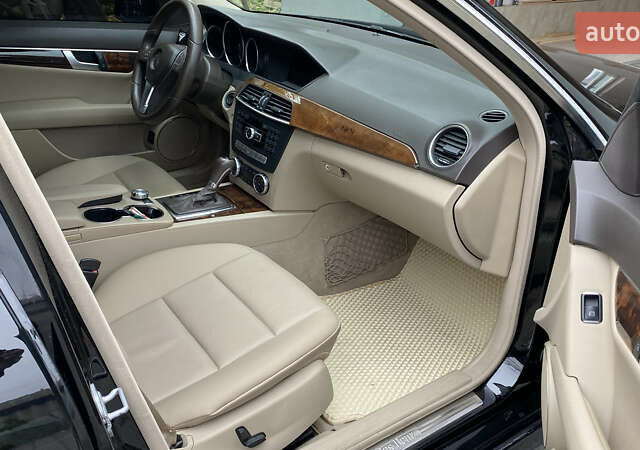 Чорний Мерседес Ц-Клас, об'ємом двигуна 1.8 л та пробігом 270 тис. км за 11700 $, фото 7 на Automoto.ua