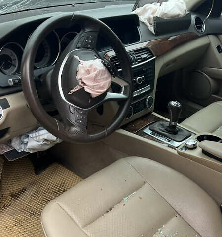 Черный Мерседес Ц-Класс, объемом двигателя 1.8 л и пробегом 189 тыс. км за 5100 $, фото 6 на Automoto.ua