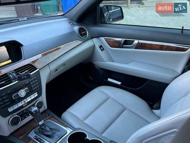 Черный Мерседес Ц-Класс, объемом двигателя 1.8 л и пробегом 243 тыс. км за 10900 $, фото 21 на Automoto.ua