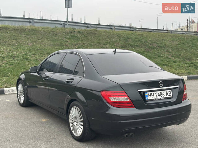 Черный Мерседес Ц-Класс, объемом двигателя 2.14 л и пробегом 195 тыс. км за 15000 $, фото 5 на Automoto.ua