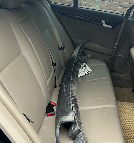 Черный Мерседес Ц-Класс, объемом двигателя 1.8 л и пробегом 189 тыс. км за 5100 $, фото 9 на Automoto.ua