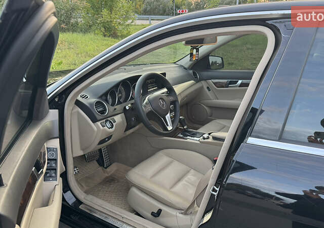 Мерседес Ц-Класс 2012 в Киеве на Automoto.ua Черный Мерседес Ц-Класс, объемом двигателя 1.8 л и пробегом 249 тыс. км за 10900 $, фото 9 на Automoto.ua